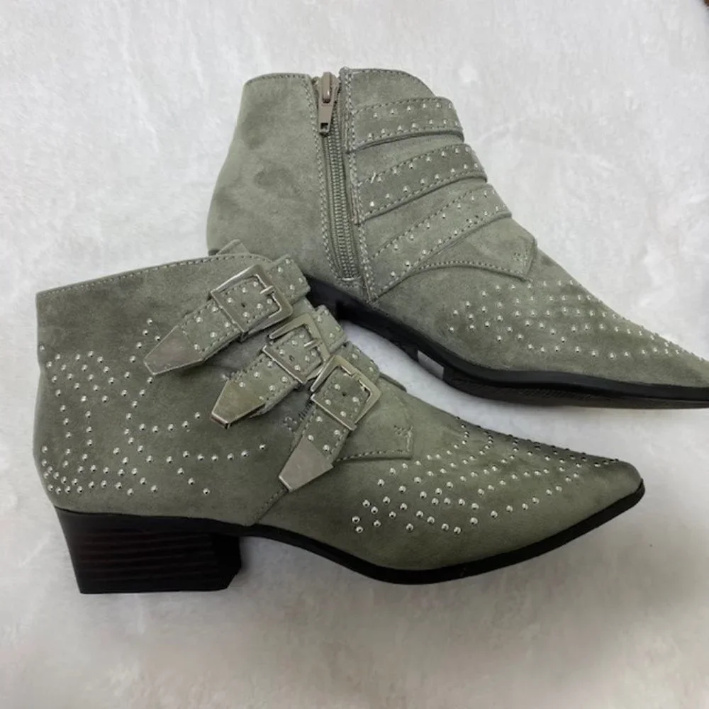 Qupid Olive‎ Muni Studded Ankle Bootie, size 7